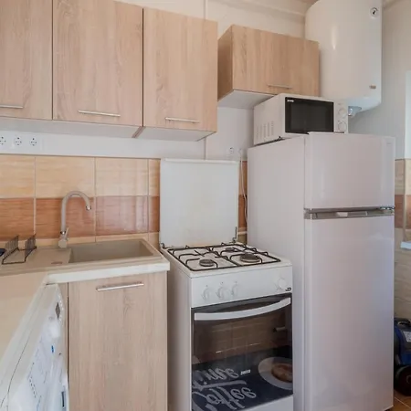 Lianne Apartment *